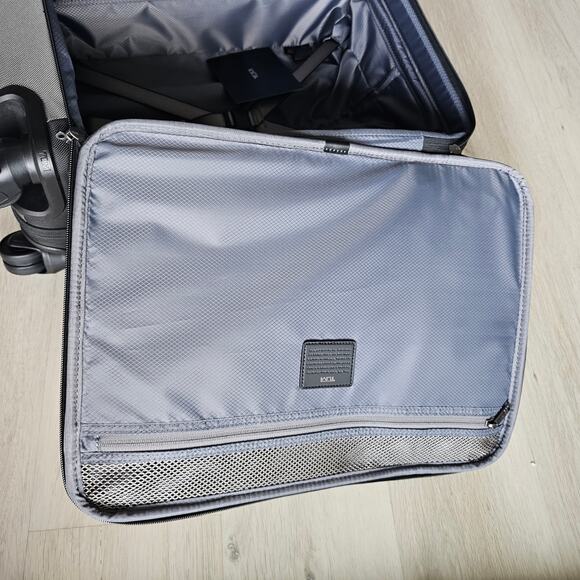 Tumi Merge International Front Lid 4 Wheeled Carry-On New with tags ALLOY - Picture 12 of 14